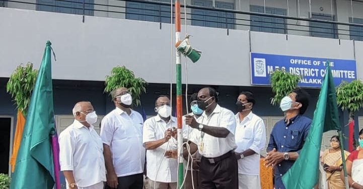 എം ഇ എസ് സ്ഥാപനങ്ങളിൽ സ്വാതന്ത്ര്യ ദിനാഘോഷം സംഘടിപ്പിച്ചു