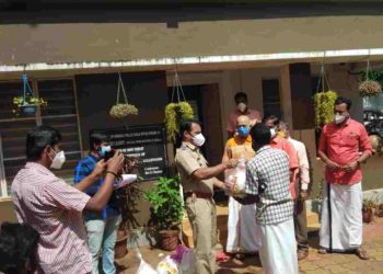 നന്മ ഫൗണ്ടേഷൻ നെന്മാറ മേഖലയും,  ജനമൈത്രിപോലീസും സംയുക്തമായി ഓണക്കിറ്റ് നൽകി
