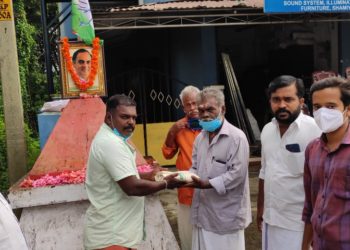 സദ്ഭാവനാദിനത്തോടനുബന്ധിച്ച് ഓണക്കോടി വിതരണം ചെയ്തു.