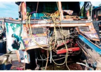 ദേശീയപാതയിൽ ലോറികൾ കൂട്ടിയിടിച്ച് ഡ്രൈവർക്ക് ഗുരുതര പരുക്ക്