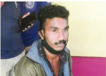 ബൈക്കില്‍ കടത്താന്‍ ശ്രമിച്ച 10 കിലോ ചന്ദനം പിടിച്ചു