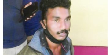 ബൈക്കില്‍ കടത്താന്‍ ശ്രമിച്ച 10 കിലോ ചന്ദനം പിടിച്ചു