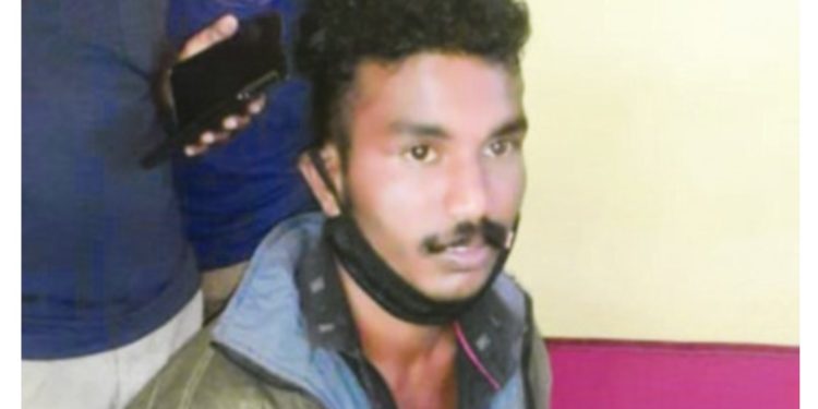 ബൈക്കില്‍ കടത്താന്‍ ശ്രമിച്ച 10 കിലോ ചന്ദനം പിടിച്ചു