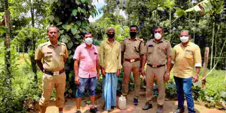 5 ലിറ്റർ ചാരായവുമായി അറസ്റ്റ് ചെയ്തു