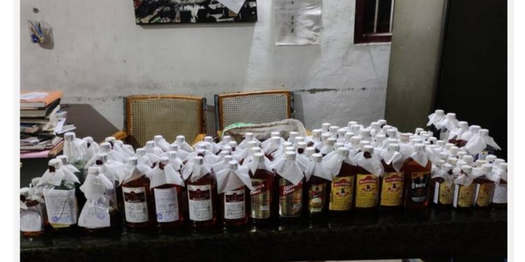 5.5 ലിറ്റർ വിദേശ മദ്യവും 20 ഗ്രാം കഞ്ചാവും പിടികൂടി