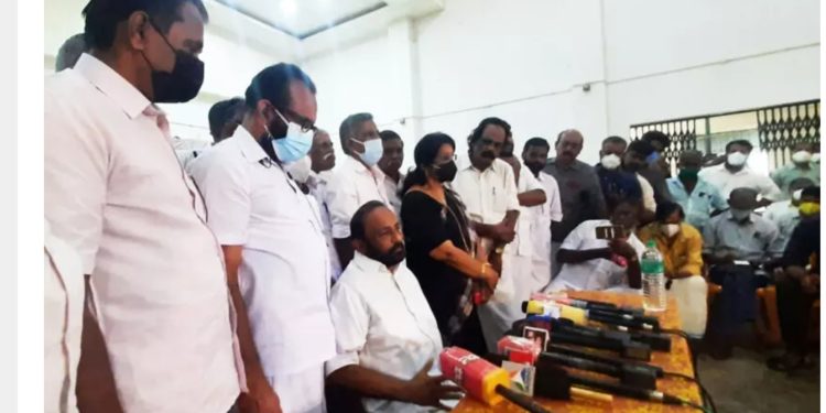 എ.വി. ഗോപിനാഥ് കോൺഗ്രസ് വിട്ടു; ഒരു പാർട്ടിയിലേക്കും പോകുന്നില്ലെന്ന്