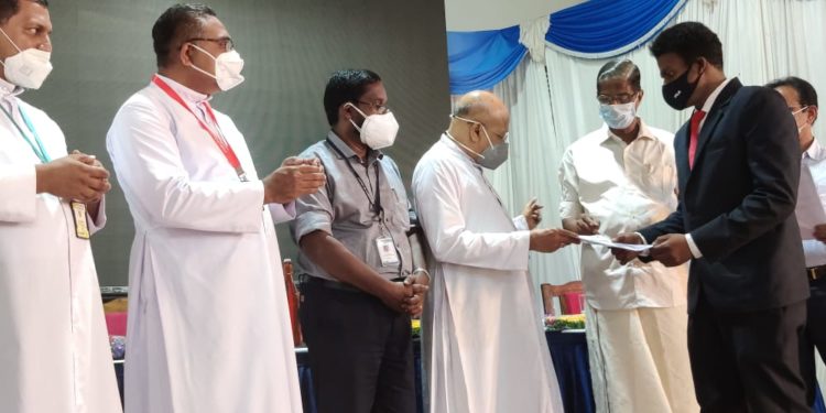 യുവക്ഷേത്ര കോളേജിൽ ഹോട്ടൽ മാനേജ്മെൻ്റ് വിദ്യാർത്ഥികൾക്ക് വിസ വിതരണം ചെയ്തു.