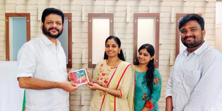 KBS Academy Director നവജ്യോതി ശ്രീജിത്തിന്റെ ആദ്യ കവിതാസമാഹാരം  MP. വി കെ. ശ്രീകണ്ഠൻ  പ്രകാശനം ചെയ്തു