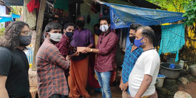 ഉന്നത വിജയം കരസ്ഥമാക്കിയ വിദ്യാർത്ഥിനിയെ മമ്മൂക്ക സൗഹൃദ കൂട്ടായ്മ  ആദരിച്ചു