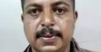 റെയില്‍വേ ടിക്കറ്റ് ചെക്കറെന്ന വ്യാജേന യാത്രക്കാരെ പരിശോധിച്ചയാൾ പിടിയില്‍.