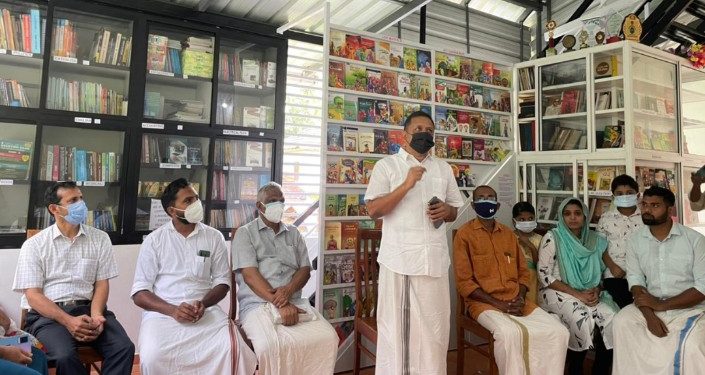 വീട്ടിലൊരു പൊതുവായനശാല” ; ഉദ്ഘാടനം ചെയ്തു.