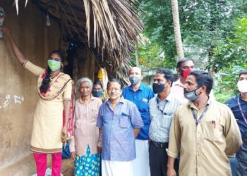 അമ്മയുടെ ഓർമ്മക്ക് നിർദ്ധന കുടുംബങ്ങൾക്ക് വെളിച്ചം നൽകി കെ എസ് ഇ ബി ജീവനക്കാരൻ.
