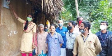 അമ്മയുടെ ഓർമ്മക്ക് നിർദ്ധന കുടുംബങ്ങൾക്ക് വെളിച്ചം നൽകി കെ എസ് ഇ ബി ജീവനക്കാരൻ.