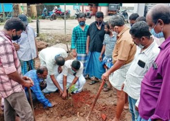 മാലിന്യം നീക്കം ചെയ്ത് വൃക്ഷത്തൈ വെച്ചുപിടിപ്പിച്ചു.
