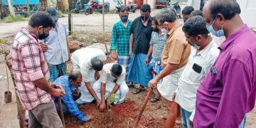മാലിന്യം നീക്കം ചെയ്ത് വൃക്ഷത്തൈ വെച്ചുപിടിപ്പിച്ചു.