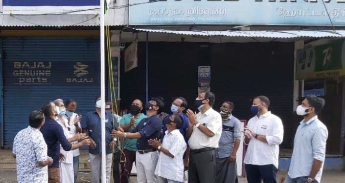 കേരള വ്യാപാരി വ്യവസായി ഏകോപന സമിതി ജില്ലാ ആസ്ഥാനത്ത്ദേശീയ പതാക ഉയർത്തി
