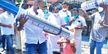 യൂത്ത് കോൺഗ്രസ്‌  പ്രതീകാത്മക വാക്സിൻ കുത്തിവെപ്പ് സമരം നടത്തി