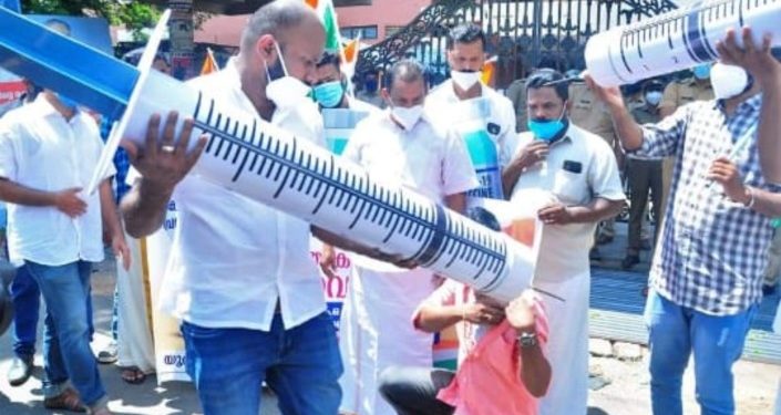 യൂത്ത് കോൺഗ്രസ്‌  പ്രതീകാത്മക വാക്സിൻ കുത്തിവെപ്പ് സമരം നടത്തി
