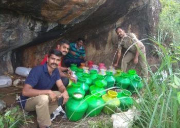 അട്ടപ്പാടി മലനിരകളിൽ എക്‌സൈസ് റെയ്ഡ്, 576 ലിറ്റർ വാഷ് കണ്ടെത്തി