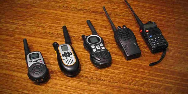 വാളയാർ ചെക്ക്‌പോസ്റ്റിലെ വാക്കി ടോക്കി: നാല് ഉദ്യോഗസ്ഥർക്ക് സസ്‌പെൻഷൻ