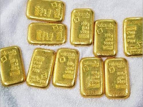 ഒലവക്കോട് റെയിൽവേ സ്റ്റേഷനിൽ നിന്ന് 4.800 കിലോ സ്വർണ്ണം പിടികൂടി.