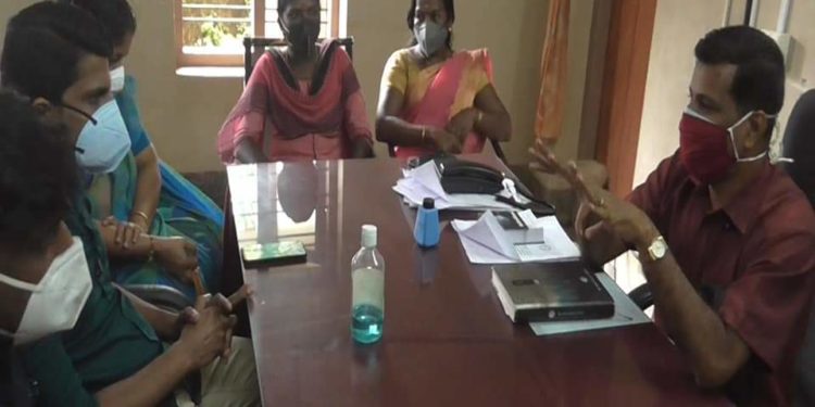 കോൺഗ്രസ് നഗരസഭാ വൈസ് ചെയർമാനെ ഉപരോധിച്ചു. ﻿