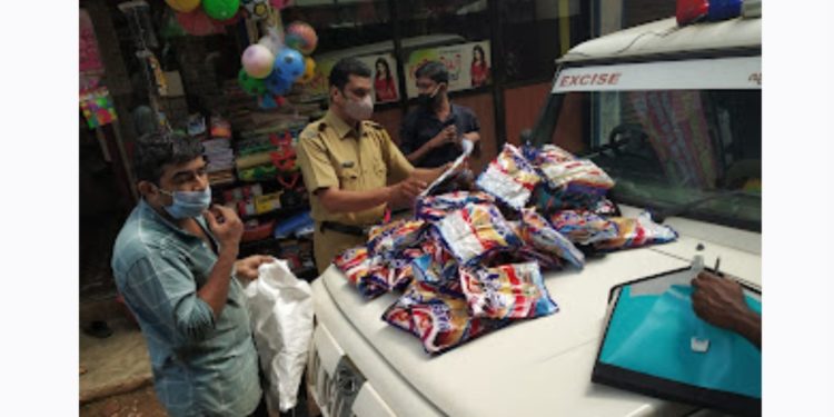 പലചരക്ക് സ്‌റ്റോറിൽ നിന്ന് ഒന്നര ലക്ഷം രൂപയുടെ ഹാൻസ് പിടികൂടി