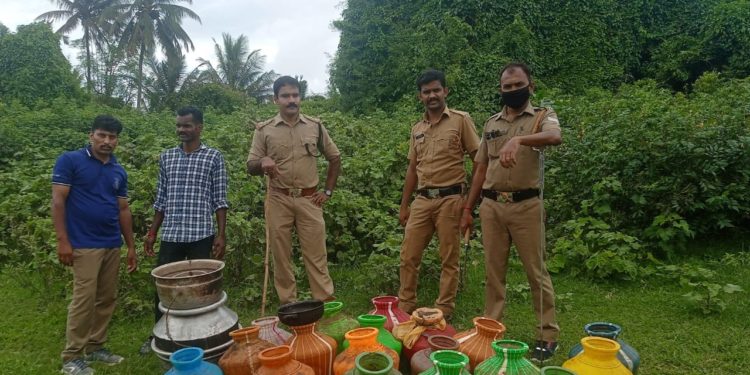 ഭവാനി പുഴയുടെ തീരത്തു നിന്ന് 378 ലിറ്റർ വാഷ് കണ്ടെടുത്തു,