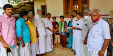 ഗാന്ധിദർശൻ വേദി വീട്ടിലെത്തി അനുമോദിച്ചു.