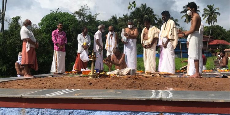 പൂക്കുളങ്ങര ആൽത്തറയിൽ ആൽവൃക്ഷത്തൈ വെച്ചു