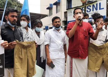 സർവ്വകലാശാല ചെയർമാന് കാക്കിക്കളസം കൊറിയറിൽ അയച്ച് കെ എസ് യു വിന്റെ പ്രതിഷേധം
