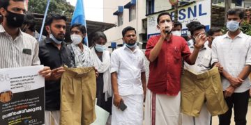 സർവ്വകലാശാല ചെയർമാന് കാക്കിക്കളസം കൊറിയറിൽ അയച്ച് കെ എസ് യു വിന്റെ പ്രതിഷേധം