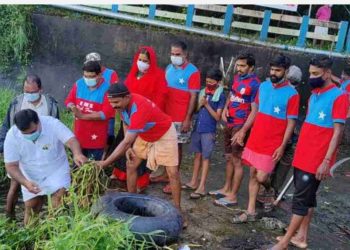 വലിയങ്ങാടി തിരുനെല്ലായ് പുഴകടവ് ശുചീകരിച്ചു.