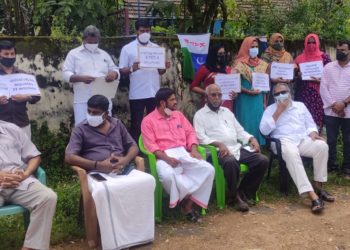 KATF പറളി ഉപജില്ല  AE0 ഓഫീസ് ധർണ്ണയും, അവകാശപത്രിക സമർപ്പണവും നടത്തി
