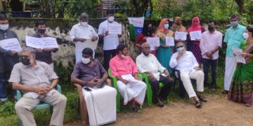 KATF പറളി ഉപജില്ല  AE0 ഓഫീസ് ധർണ്ണയും, അവകാശപത്രിക സമർപ്പണവും നടത്തി