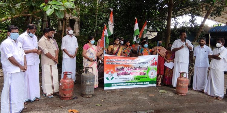 പാചകവാതക വില വർദ്ധനവിനെതിരെ പ്രതിഷേധ സമരം നടത്തി