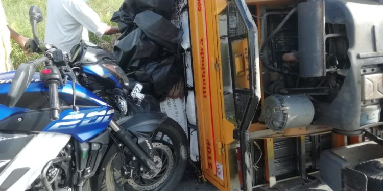 നെന്മാറ വയലോരം റസ്റ്റോറന്റിനുമുമ്പിൽ വാഹന അപകടം.