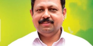 സുരേഷ് ഗോപി വിഡ്ഢിവേഷം കെട്ടുന്നു: സലീം മടവൂർ