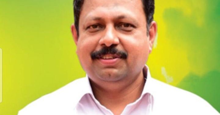 സുരേഷ് ഗോപി വിഡ്ഢിവേഷം കെട്ടുന്നു: സലീം മടവൂർ