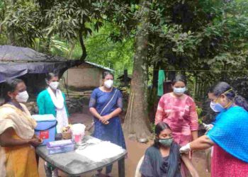 ചെറുനെല്ലി ആദിവാസി കോളനിയിൽ കോവിഡ് പ്രതിരോധ കുത്തിവെയ്പ്പ് നടത്തി.