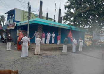 എൽ ഡി എഫിന്റെ നേതൃത്വത്തിൽ പല്ലശ്ശനയിൽ ധർണ്ണ സമരം നടത്തി.