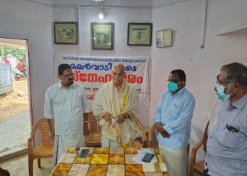 ഇയ്യങ്കോട് ശ്രീധരൻ മാസ്റ്ററെ ആദരിച്ചു.