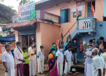 പാചകവാതക വിലവർദ്ധനവിനെതിരെ യൂത്ത് കോൺഗ്രസ്സ്  അടുപ്പുകൂട്ടി സമരം നടത്തി.
