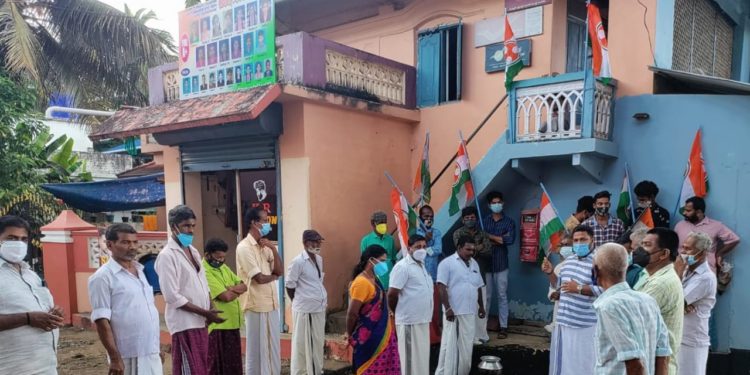 പാചകവാതക വിലവർദ്ധനവിനെതിരെ യൂത്ത് കോൺഗ്രസ്സ്  അടുപ്പുകൂട്ടി സമരം നടത്തി.