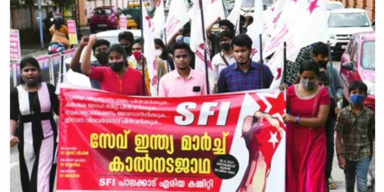 കേന്ദ്രനയത്തിനെതിരെ ‘സേവ് ഇന്ത്യ’ മാർച്ച് നടത്തി എസ്എഫ്ഐ