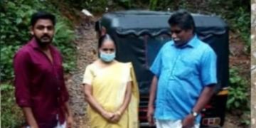 തോട്ടിലൂടെ ഒഴുകിയെത്തിയ മാന്‍കുട്ടിയെ രക്ഷപ്പെടുത്തി ഓട്ടോ ഡ്രൈവര്‍