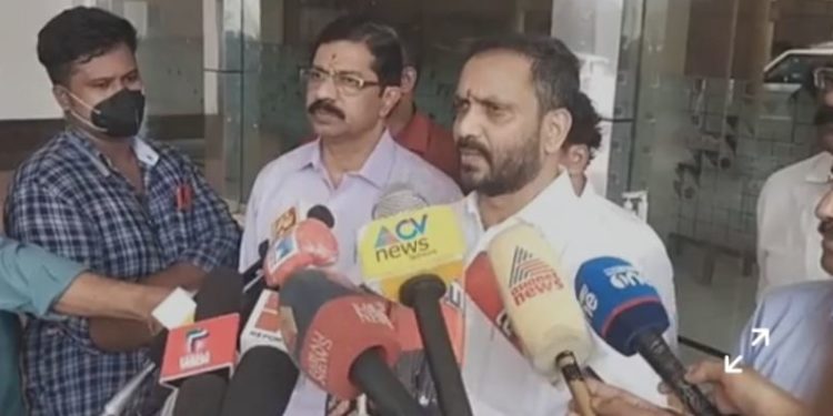 പാലക്കാട് നഗരസഭയില്‍ ബി.ജെ.പിക്കുള്ളില്‍ ചേരിപ്പോര്