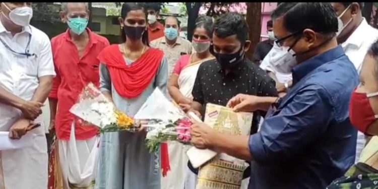 പത്ത് വര്‍ഷത്തെ ഒറ്റമുറി ജീവിതത്തില്‍ നിന്ന് പുറത്തുവന്ന റഹ്‌മാനും സജിതയും ഇന്ന് വിവാഹിതരായി