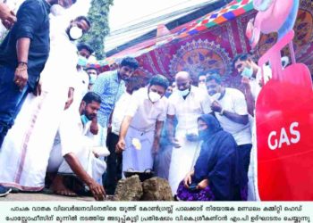 യൂത്ത് കോൺഗ്രസ് അടുപ്പ് കൂട്ടി പ്രതിഷേധിച്ചു.
