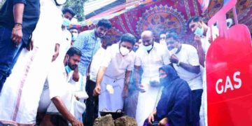 യൂത്ത് കോൺഗ്രസ് അടുപ്പ് കൂട്ടി പ്രതിഷേധിച്ചു.